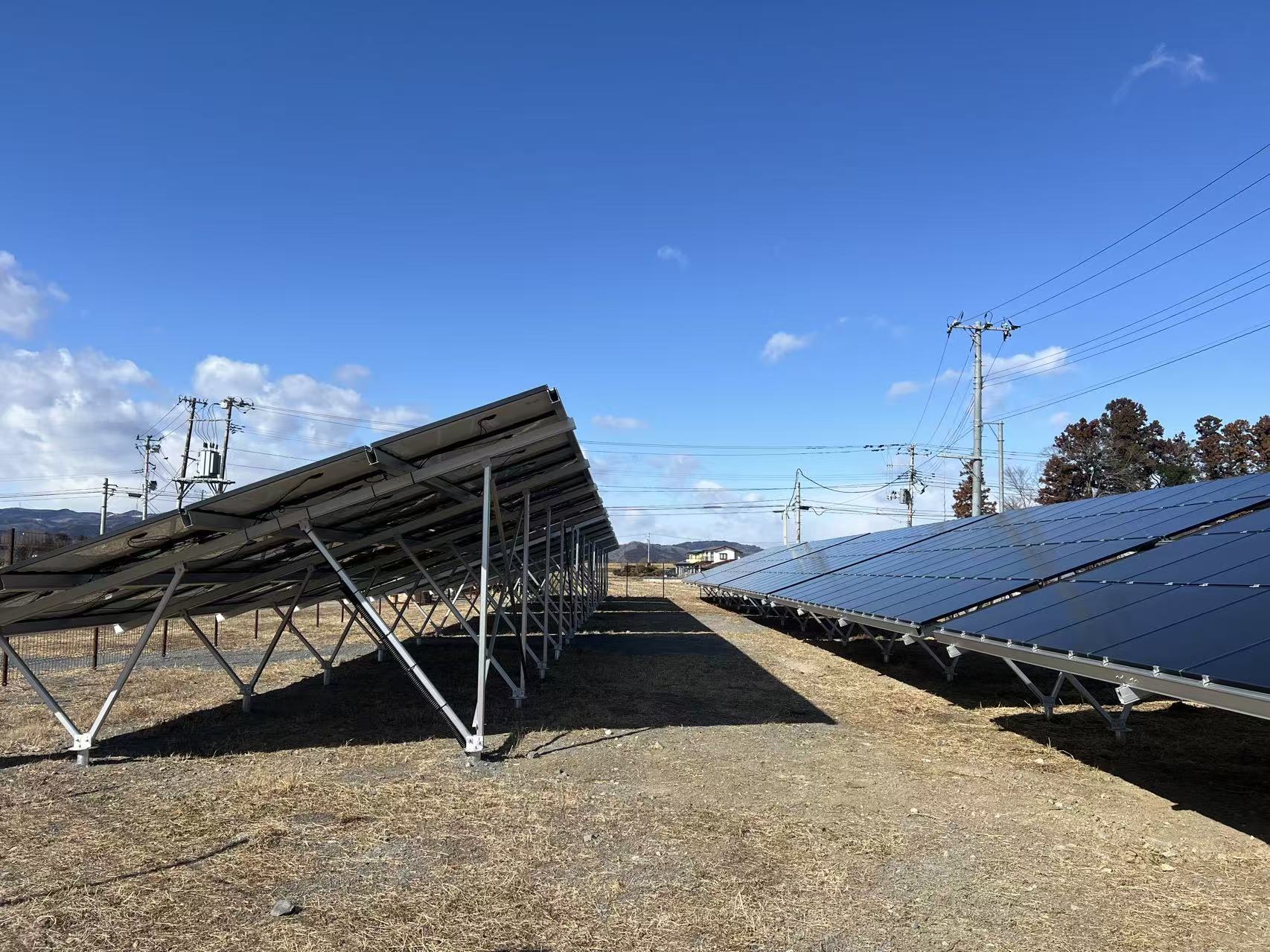 Materiál solárnej zemnej konzoly