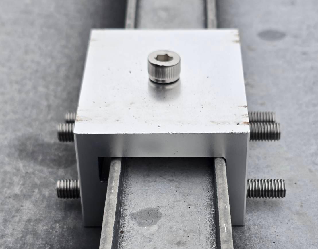 Dokonale sa hodí pre vašu strechu: Naša NOVÁ strešná spona sa vyrába!