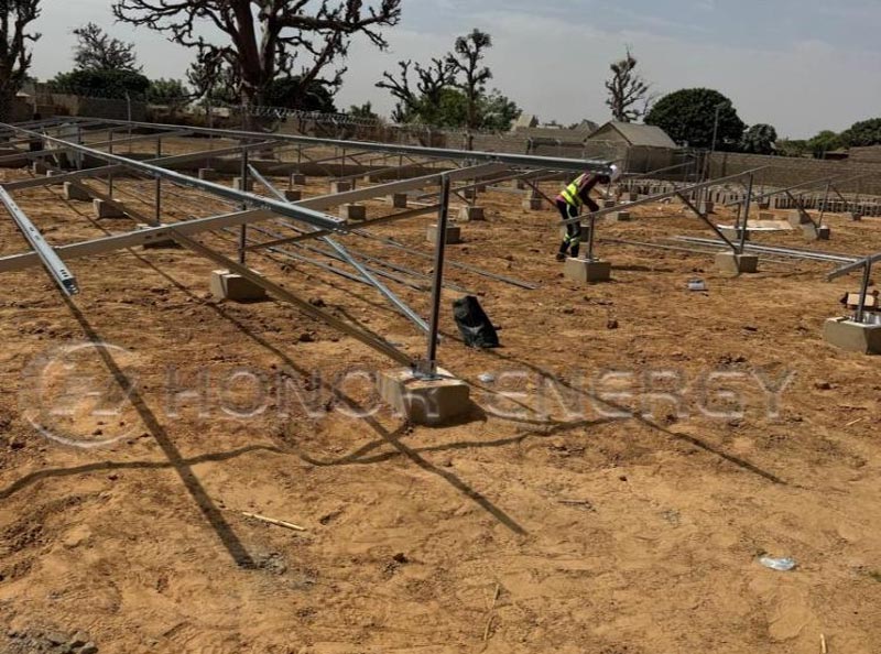 Správa na mieste: Inštalácia 1,7 MW solárnej fotovoltaickej elektrárne v Nigérii